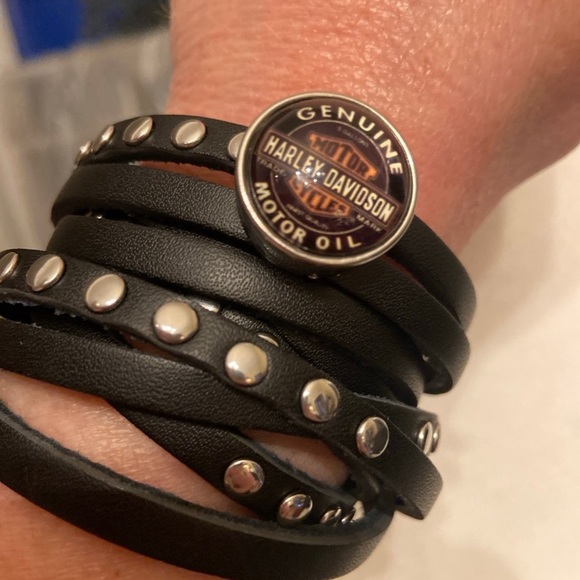 - HD Snap Button Wrap Bracelet - Picture 4 of 12